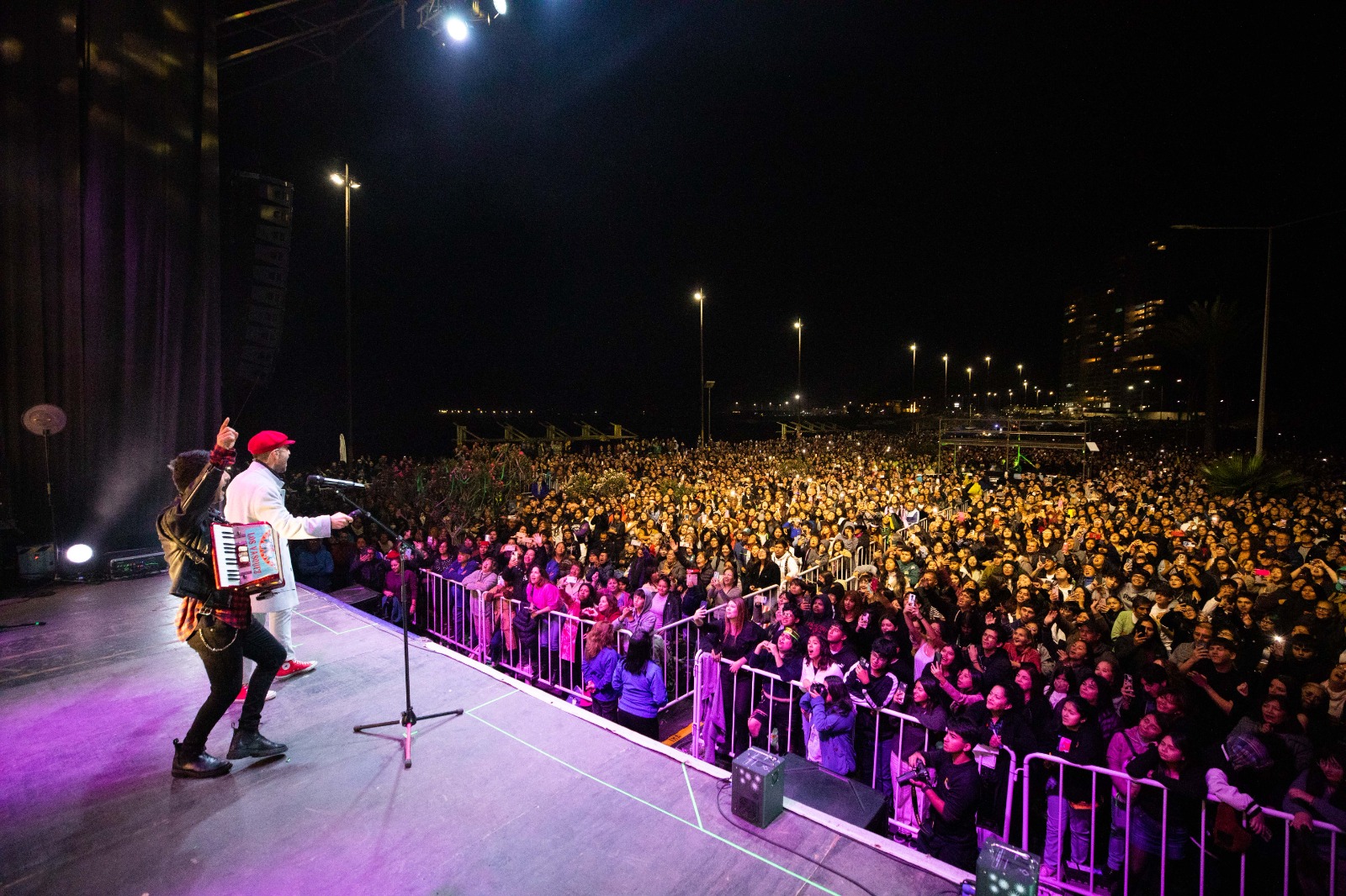 «Gran Afluencia en Arica: 30 Mil Personas en el Evento Preparatorio del 7 de Junio»