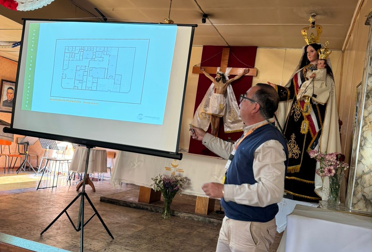 Corporación entregó planos de diseño de nueva capilla El Buen Pastor