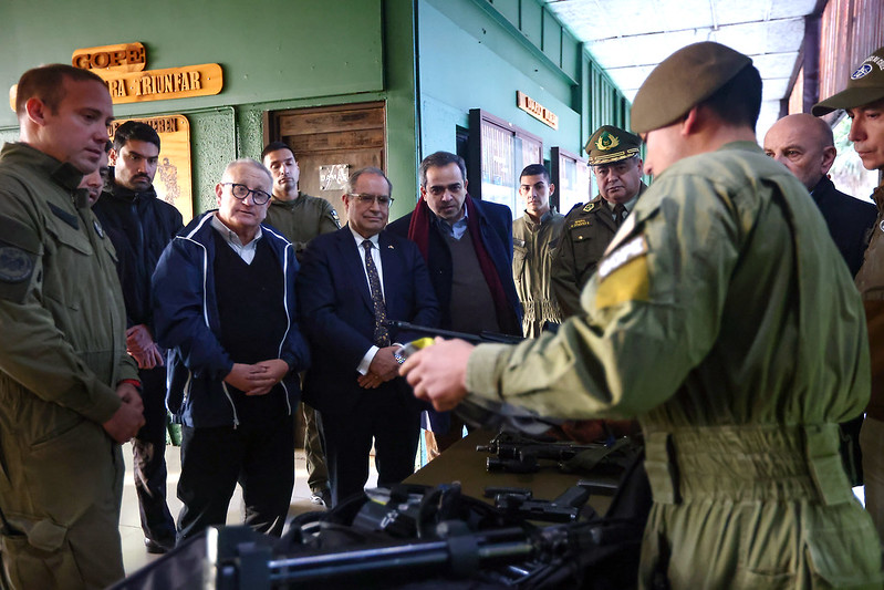 Senadores se reúnen con general jefe de Zona Fronteras y Servicios Especiales de Carabineros