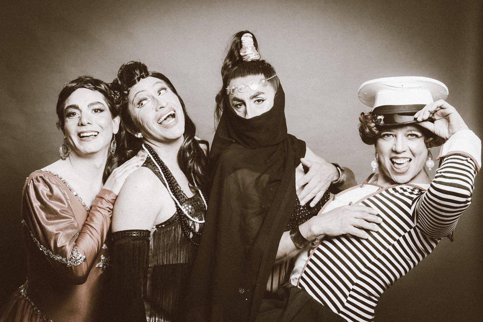 Con música en vivo de los años ‘60 se presenta la obra de teatro “El Manjatan”