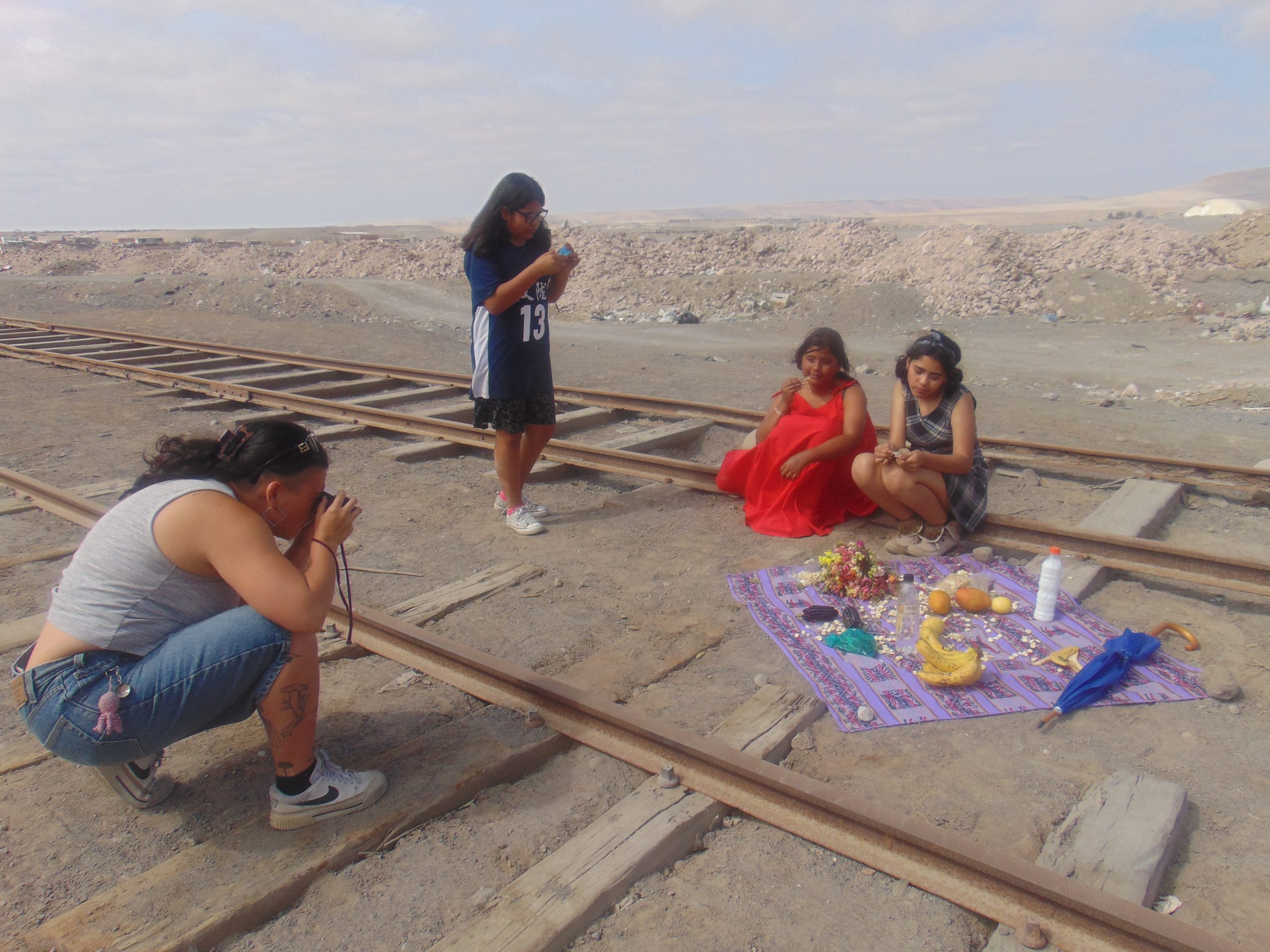 Estudiantes de Escuela Francia crean exposición fotográfica “Todxs somos Migrantes”