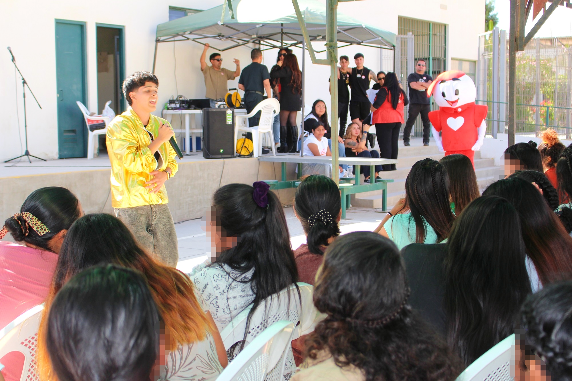 Voluntariado TELETÓN Arica y artistas locales realizaron actividad artística en el Centro Penitenciario Femenino