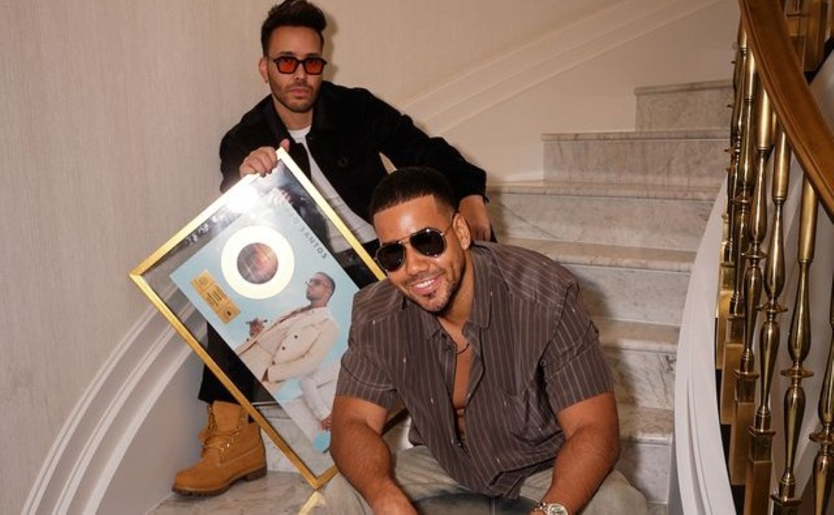 Romeo Santos y Prince Royce lideran en España con “Dardos” y reciben Disco de Oro