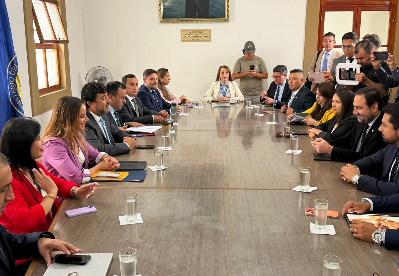 Ministra Mara Sedini encabeza gabinete regional en Arica