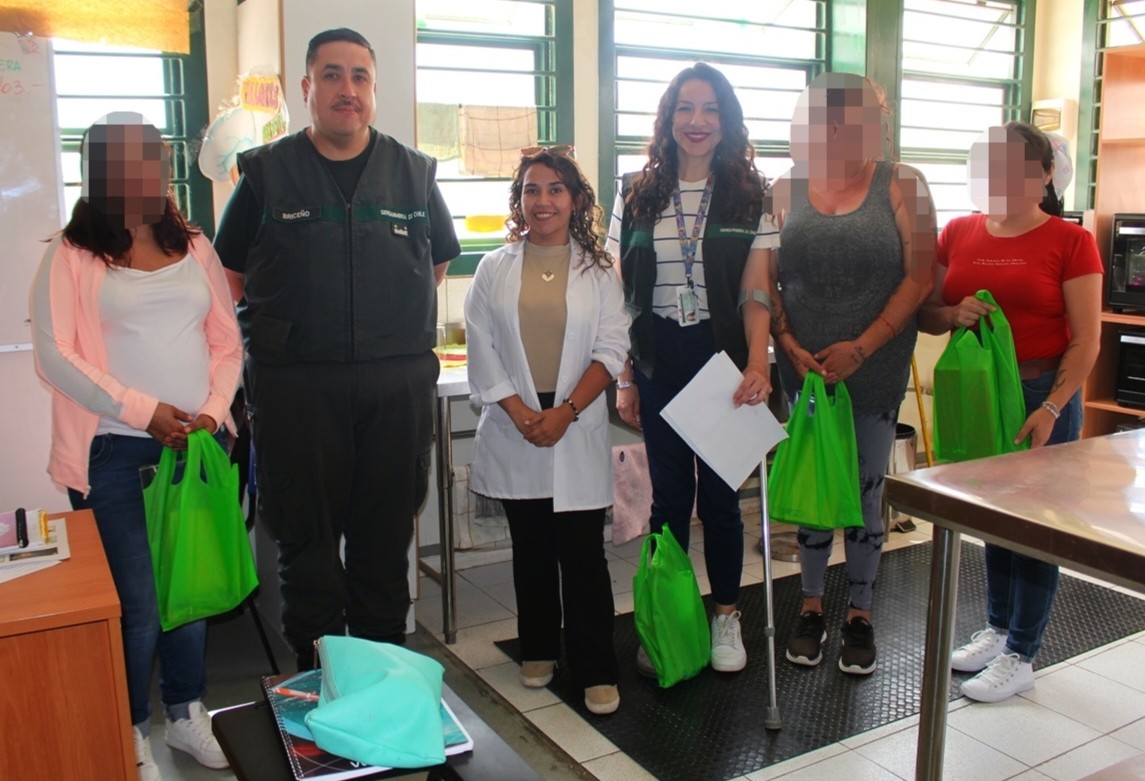 Personas privadas de libertad reciben set de útiles escolares