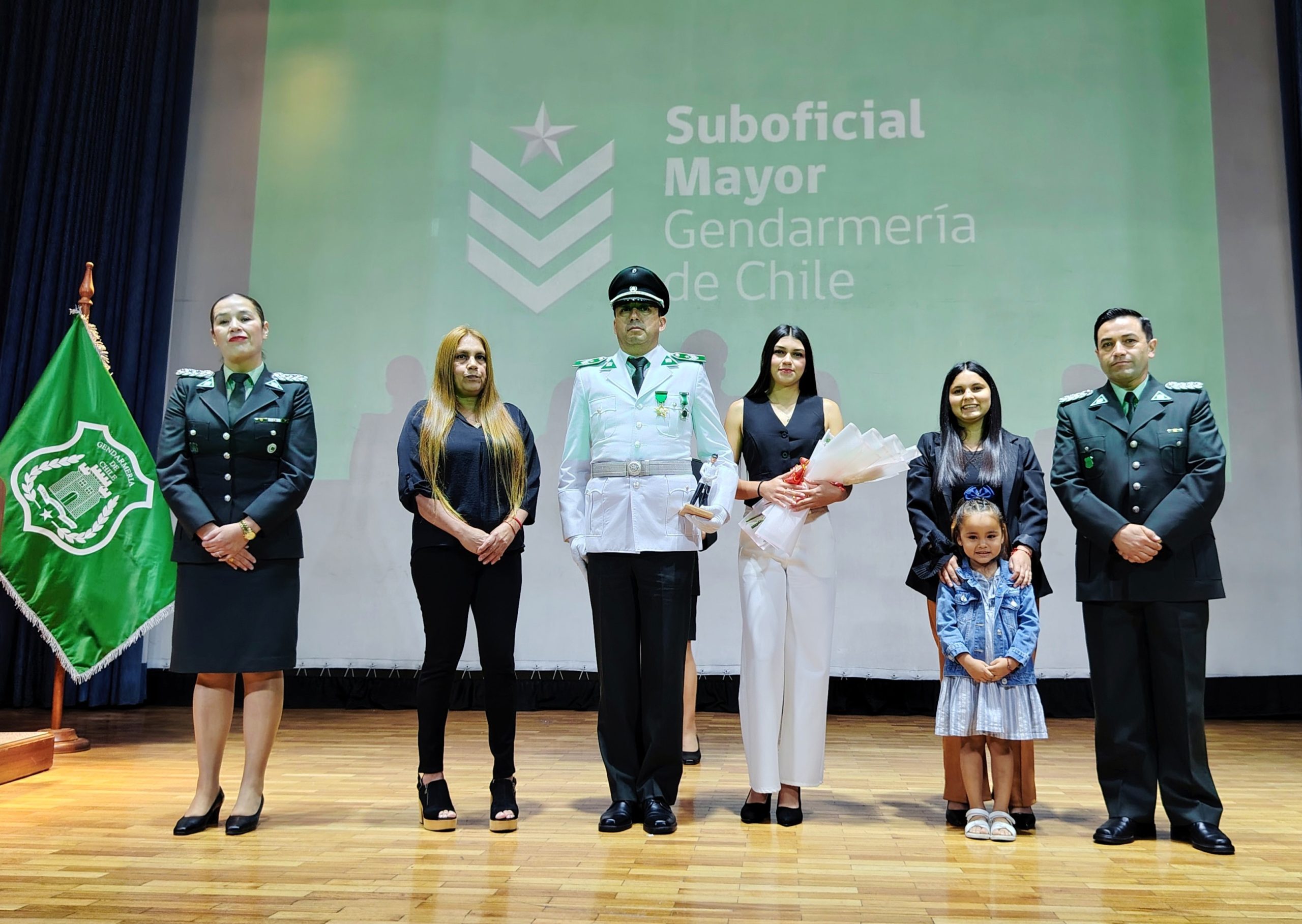 Gendarmería de Chile realizó merecido reconocimiento a Suboficiales Mayores por sus 30 años de servicio
