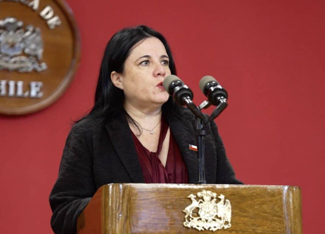 Tras dictamen de Contraloría: ¿Puede la exministra Steinert enfrentar una acusación constitucional?