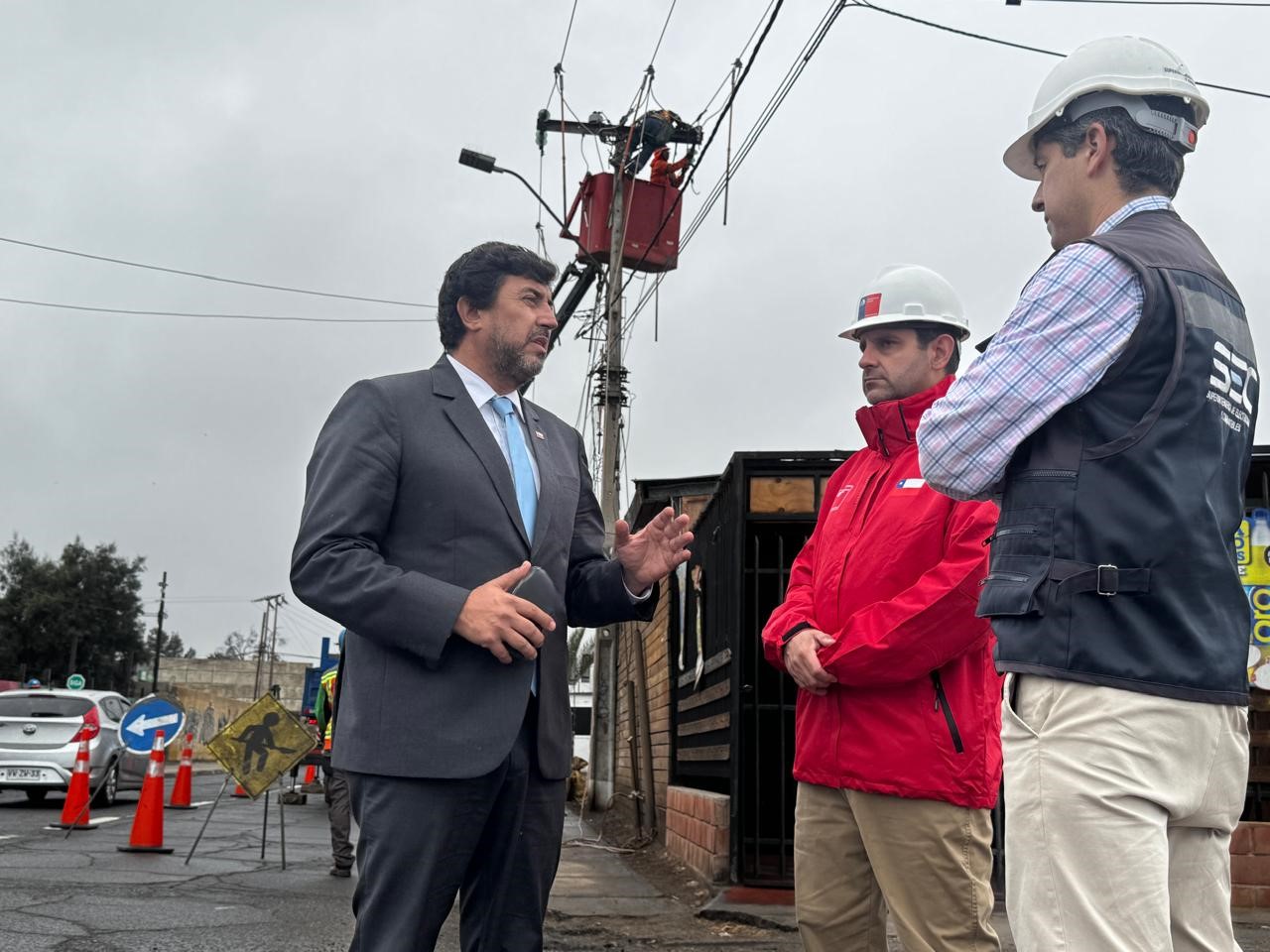 Autoridades informan recuperación del 97% del suministro eléctrico tras afectación por polvo y llovizna en Arica