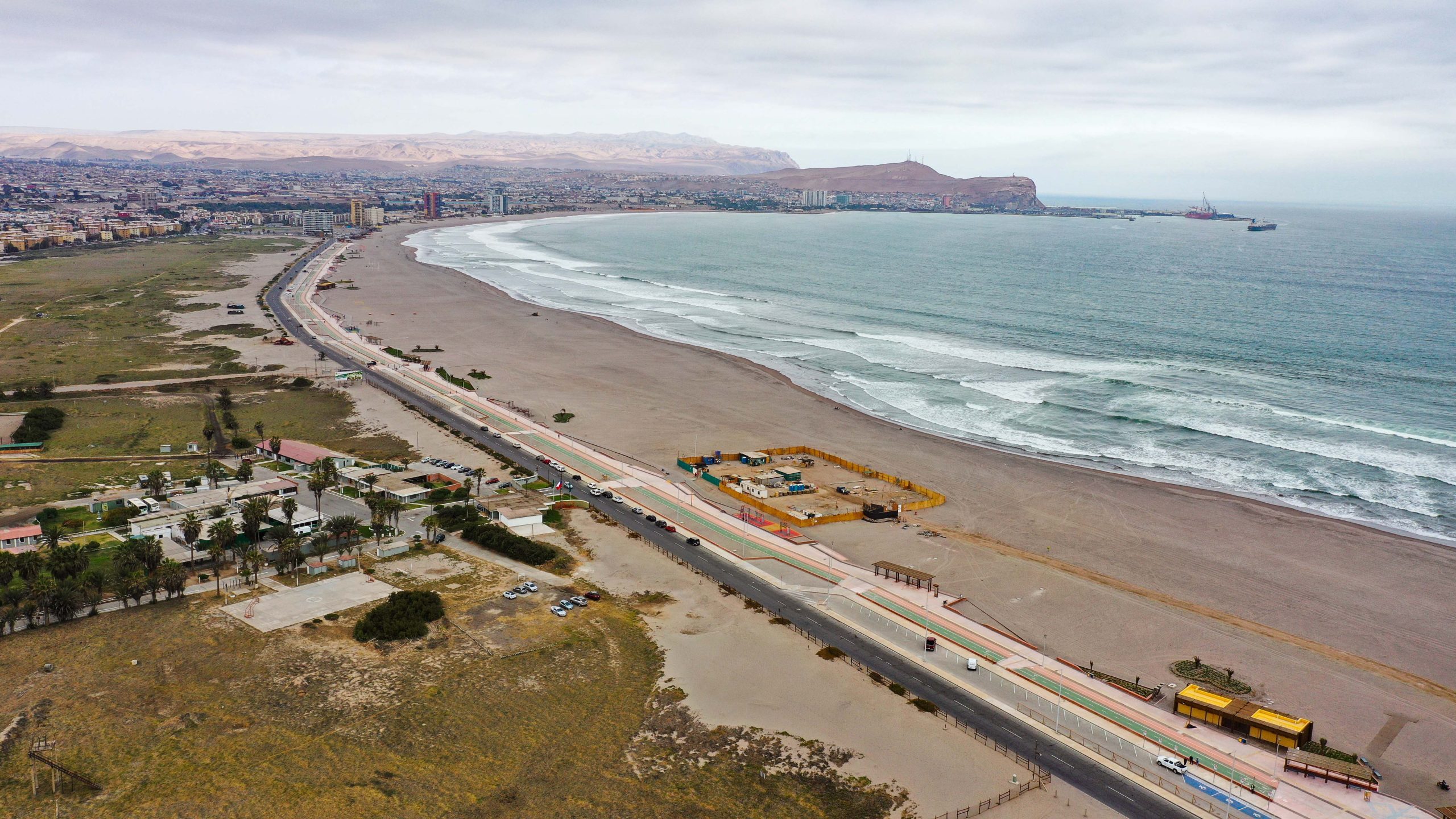 Autoridades realizan vigilancia sanitaria en Playa Las Machas tras denuncias por malos olores