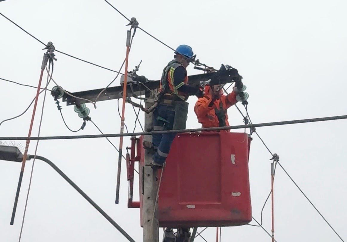 ¿Por qué se cortó la luz en Arica si apenas llovió? La explicación está en la combinación de polvo y humedad