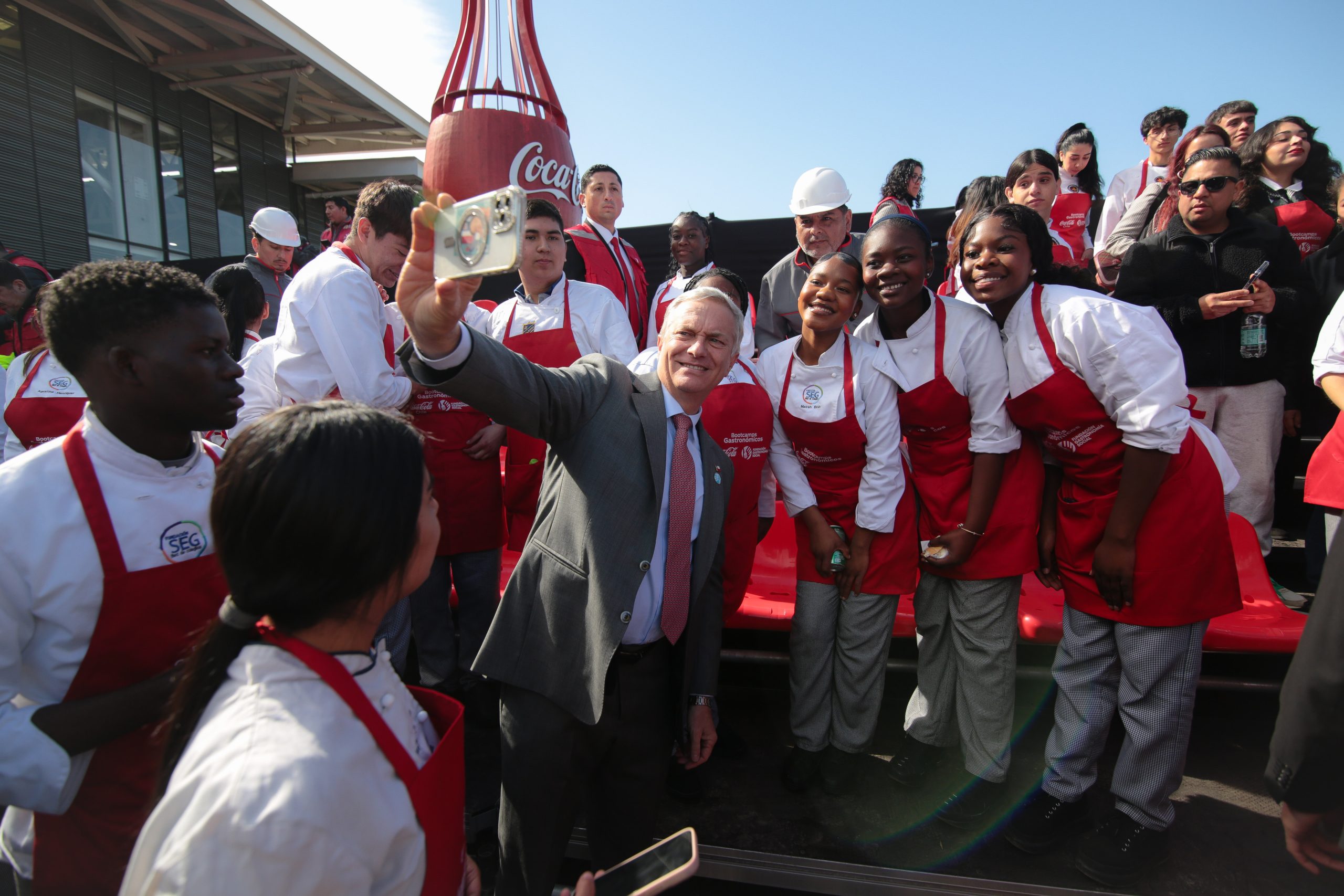 Presidente Kast encabeza anuncio de Coca-Cola por más de $720 mil millones de inversión al 2030 y la creación de 500 oportunidades laborales para jóvenes