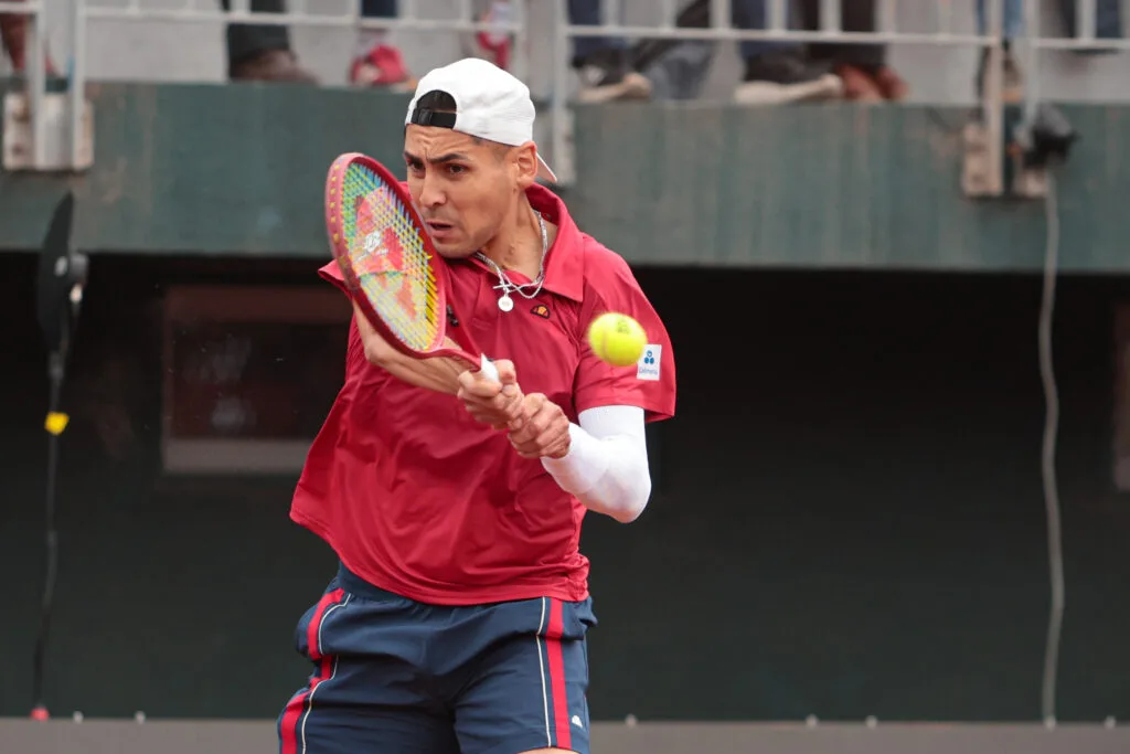 Alejandro Tabilo vuelve a la cancha en Chengdú tras la eliminación de Chile en Copa Davis