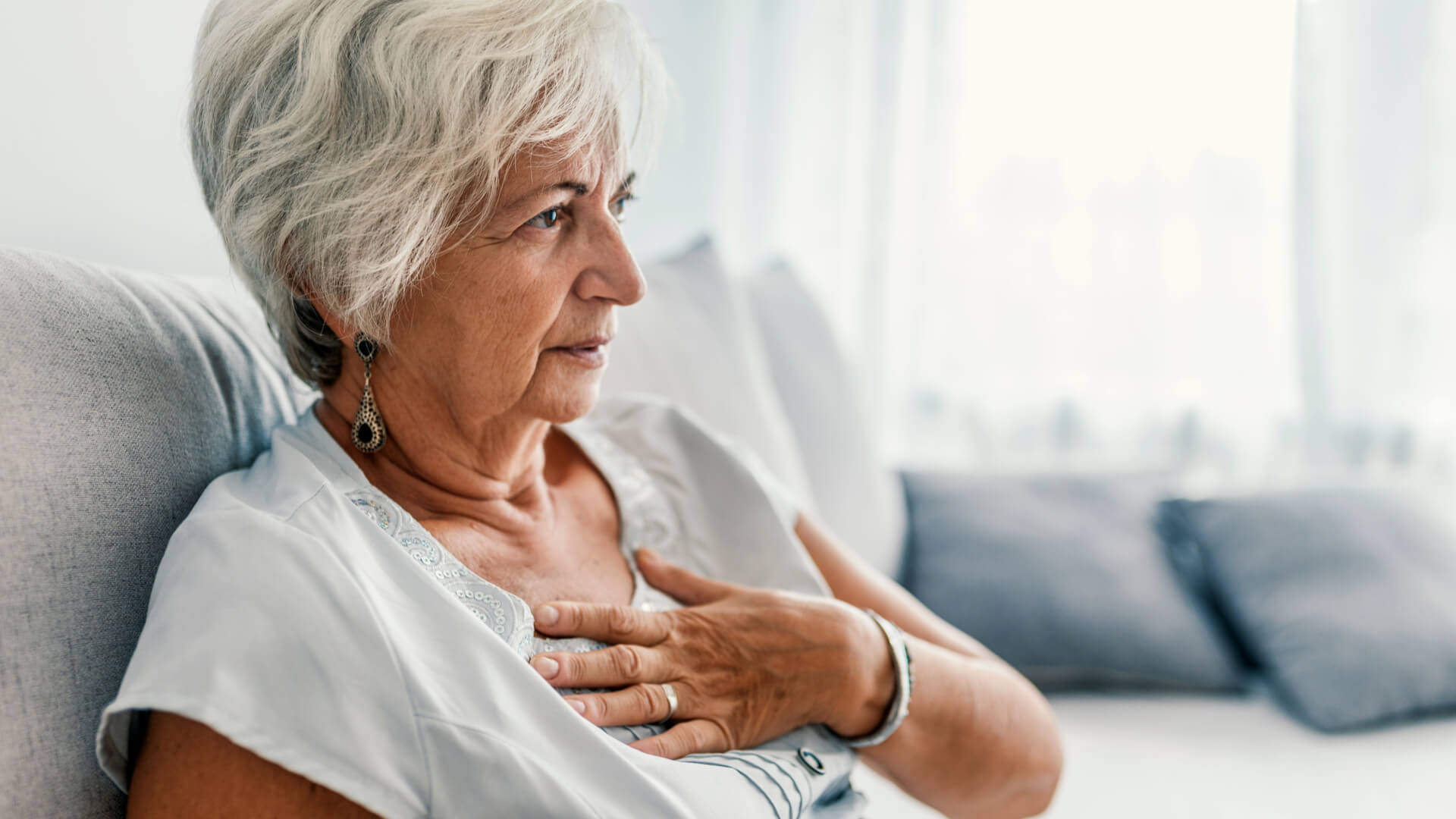 Colesterol en la mujer: El riesgo cardiovascular invisible que se intensifica tras la menopausia