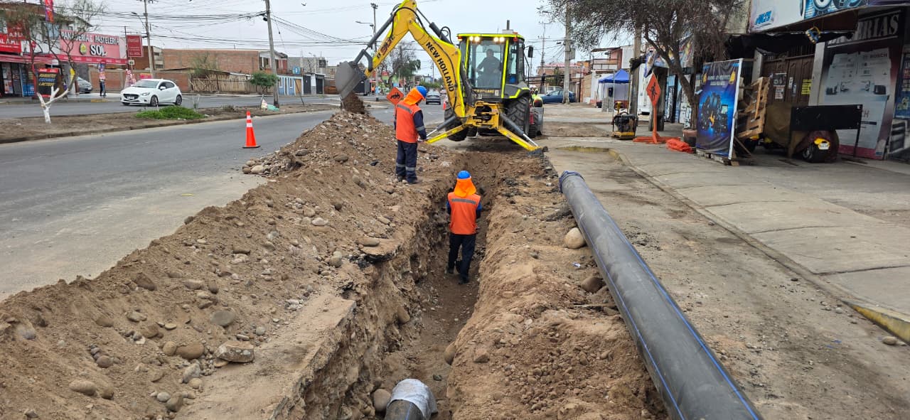 Renovación de redes de agua potable en avenida Tucapel alcanza un 50% de avance