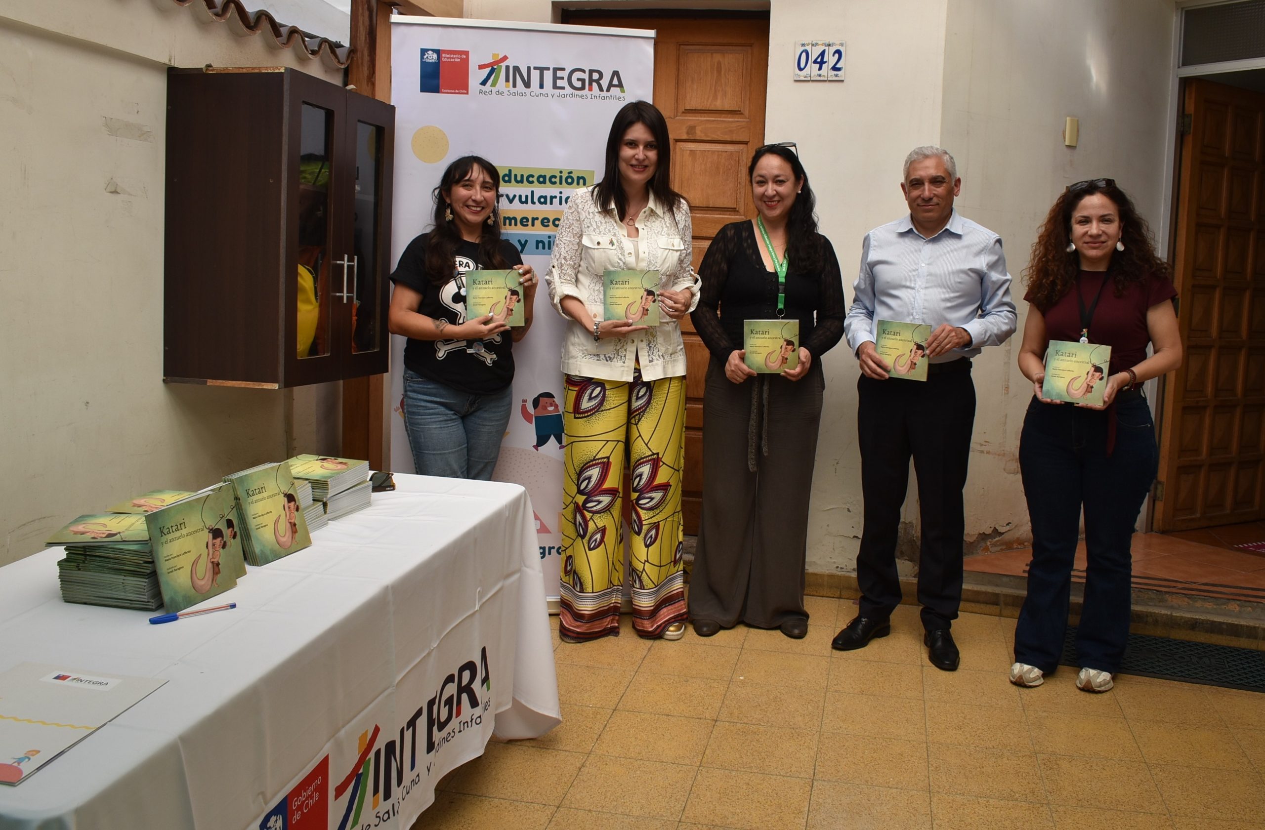 Fundación Integra recibe 200 ejemplares del libro infantil “Katari y el anzuelo ancestral”
